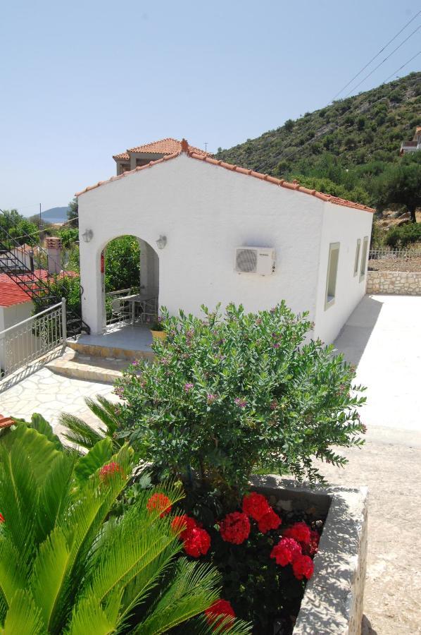 Makis Village-Apartments Agia Efimia Dış mekan fotoğraf