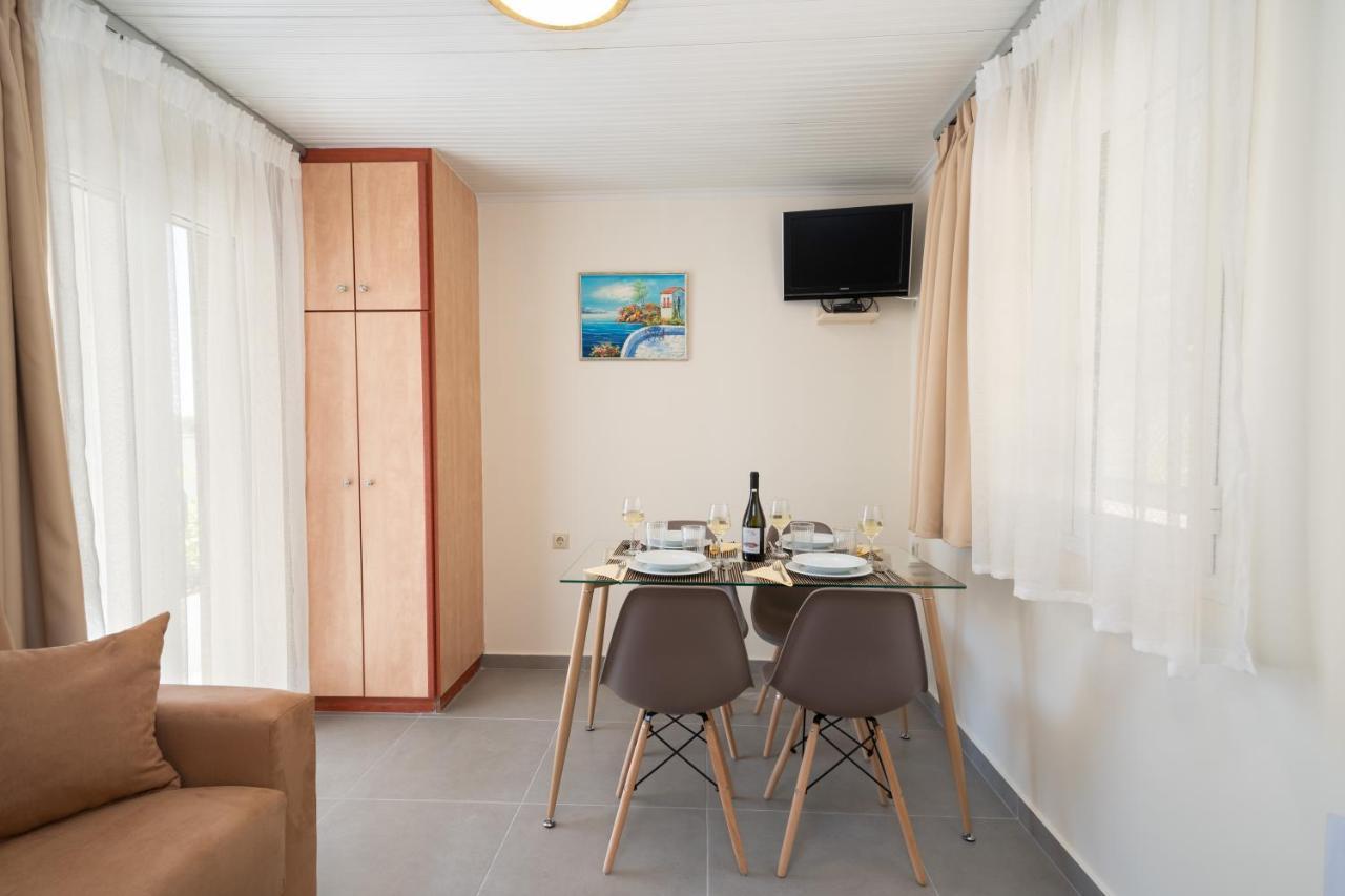Makis Village-Apartments Agia Efimia Dış mekan fotoğraf
