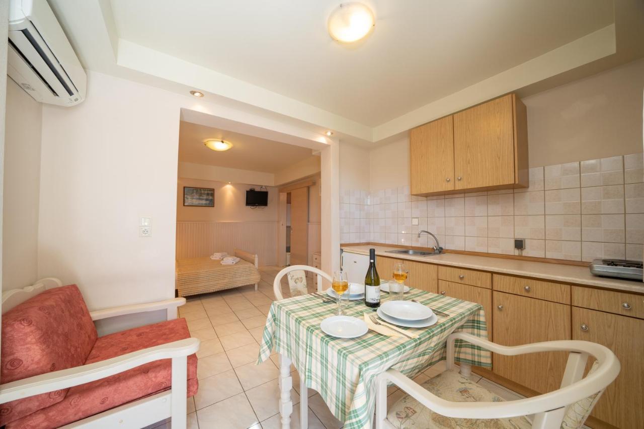 Makis Village-Apartments Agia Efimia Dış mekan fotoğraf