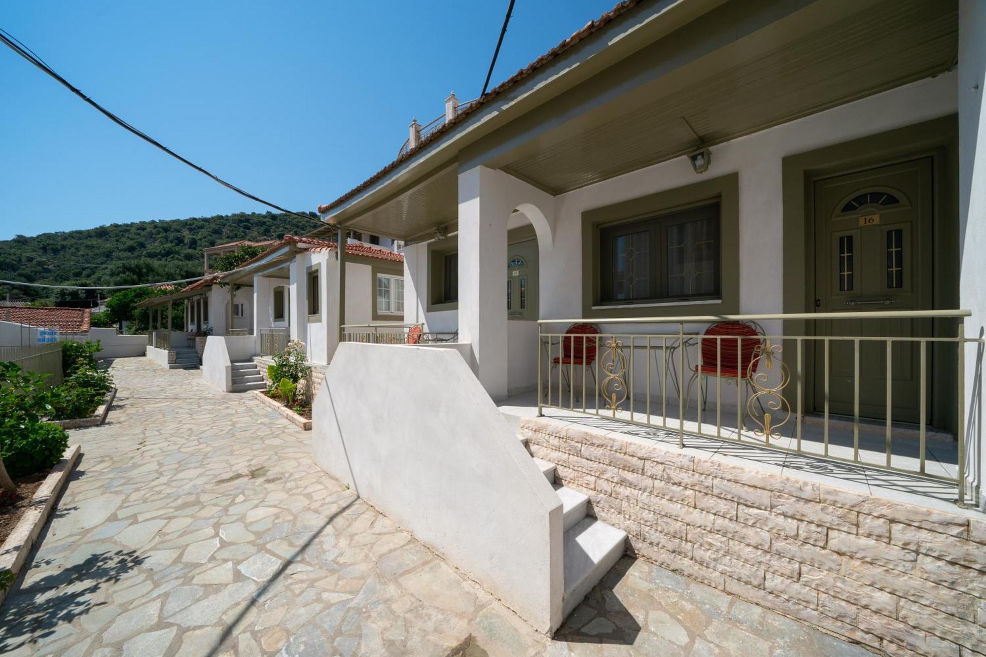 Makis Village-Apartments Agia Efimia Dış mekan fotoğraf